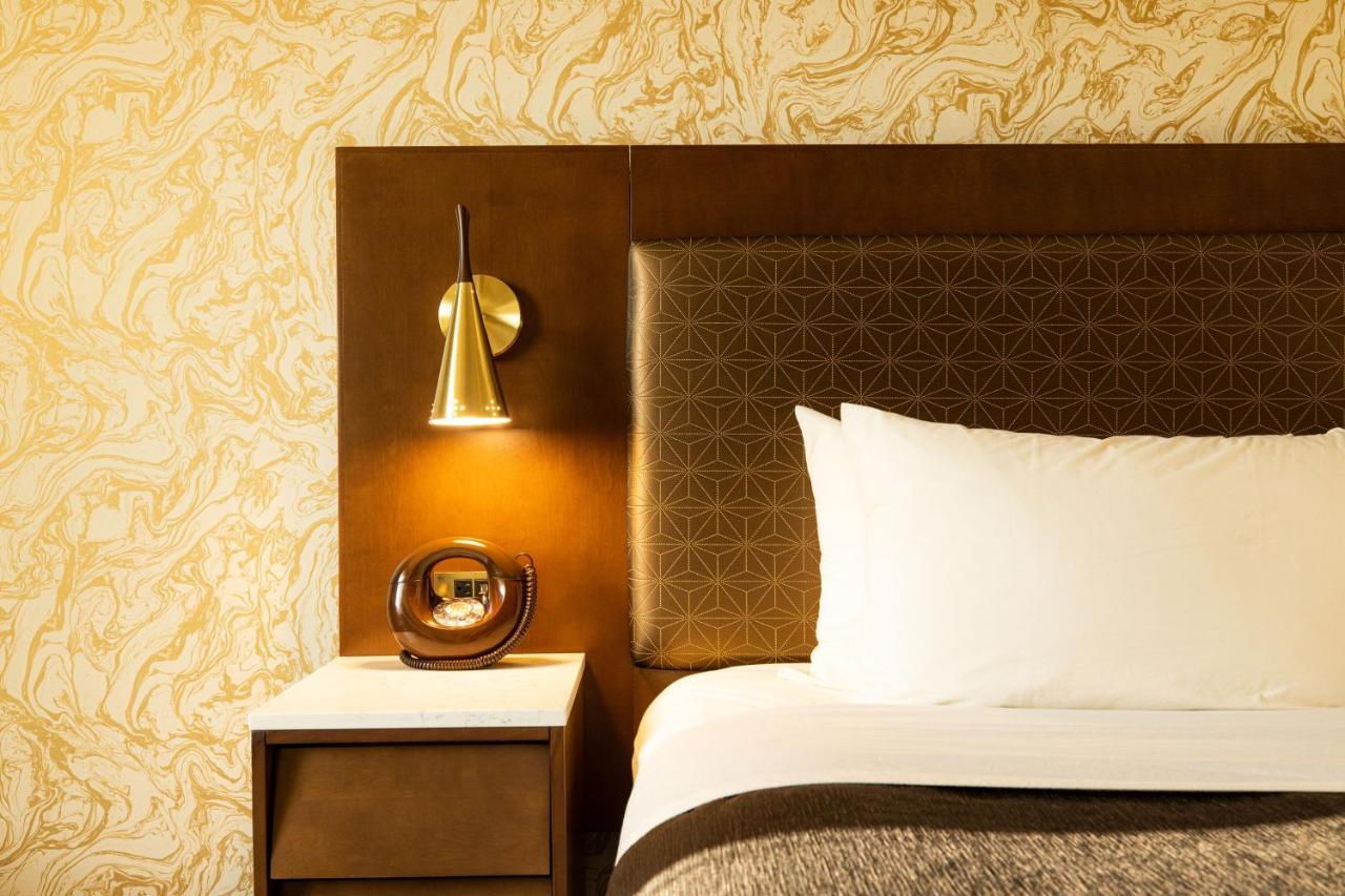Zed King Bed