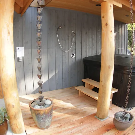 Black Bear Guesthouse-2