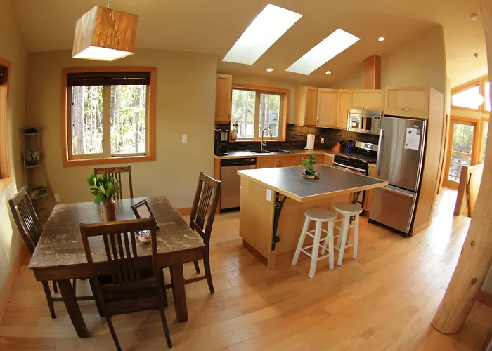 Black Bear Guesthouse Tofino