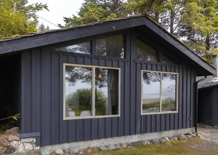 Tofino HotelsMackenzie Beach