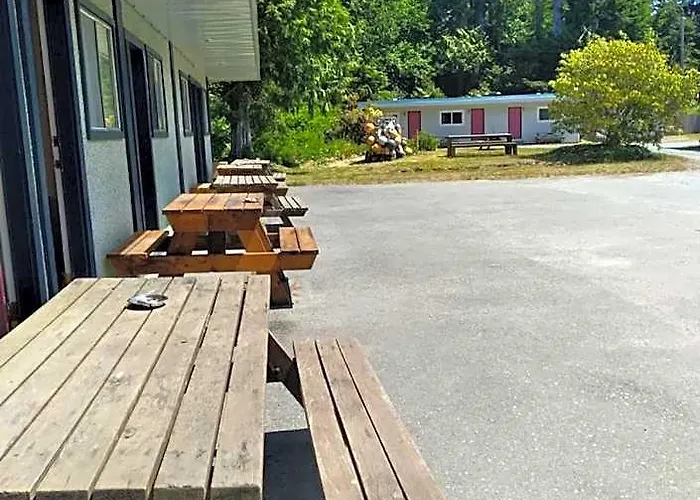 Dolphin Motel Tofino